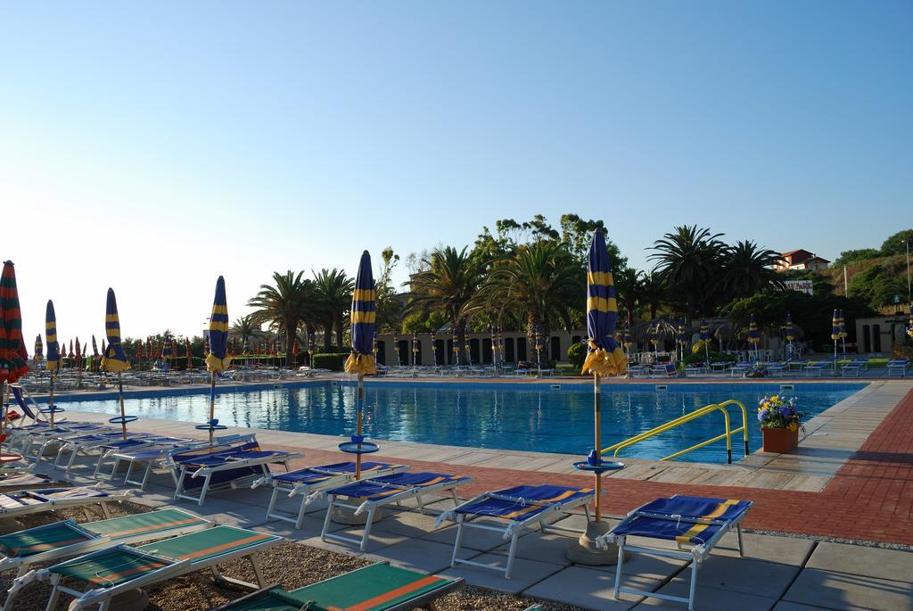 Hotel Baia Del Sole Чивитавеккья Экстерьер фото