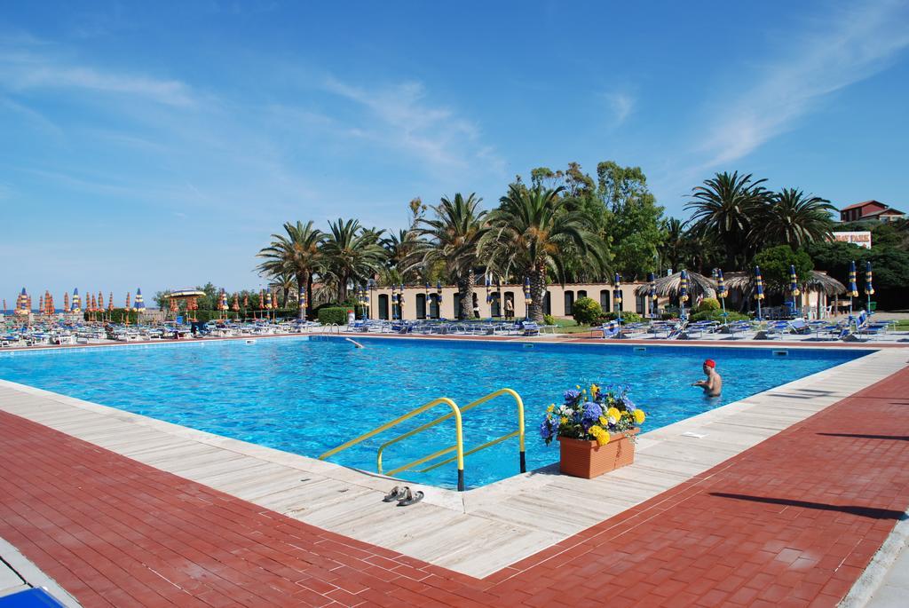Hotel Baia Del Sole Чивитавеккья Экстерьер фото
