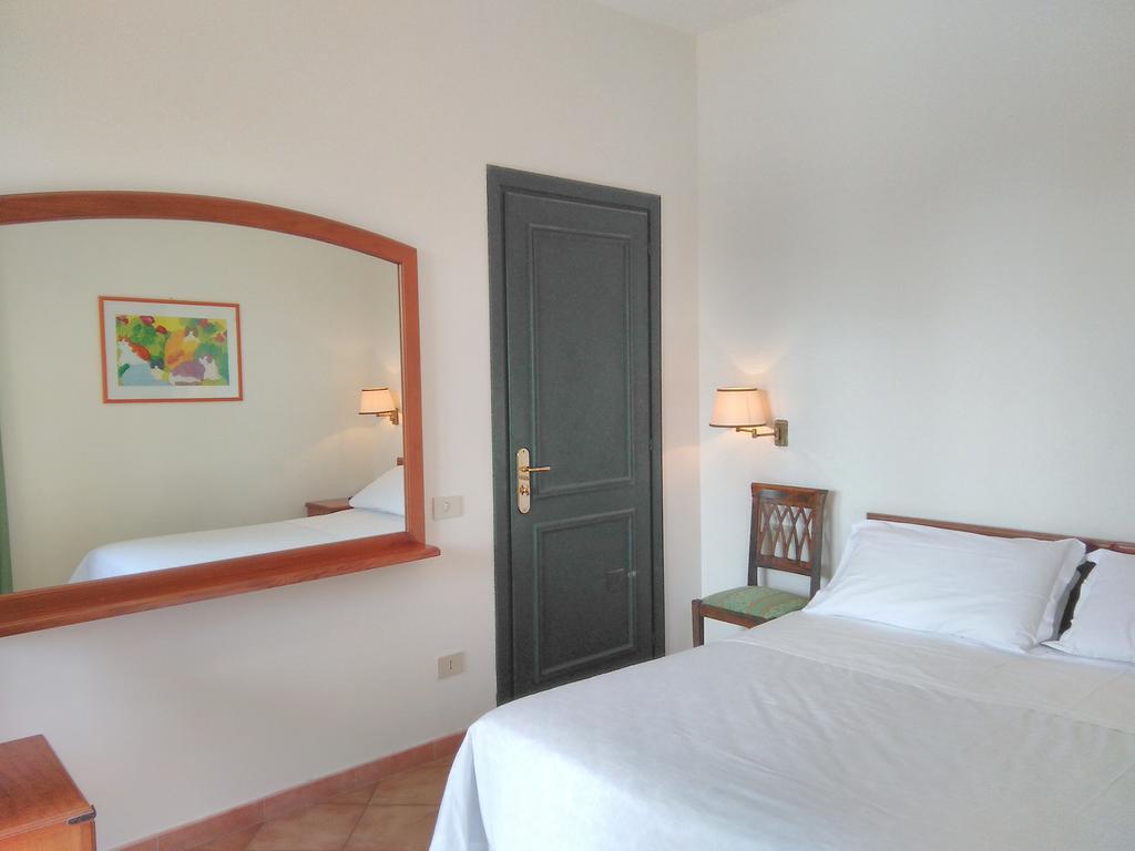 Hotel Baia Del Sole Чивитавеккья Экстерьер фото
